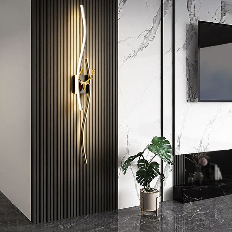Arisha-moderni lineaarinen metallinen LED-peilivalaisin, musta/kulta