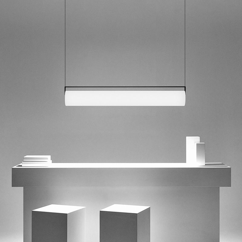 Arisha designerpendel med cylindrisk form og lineært design