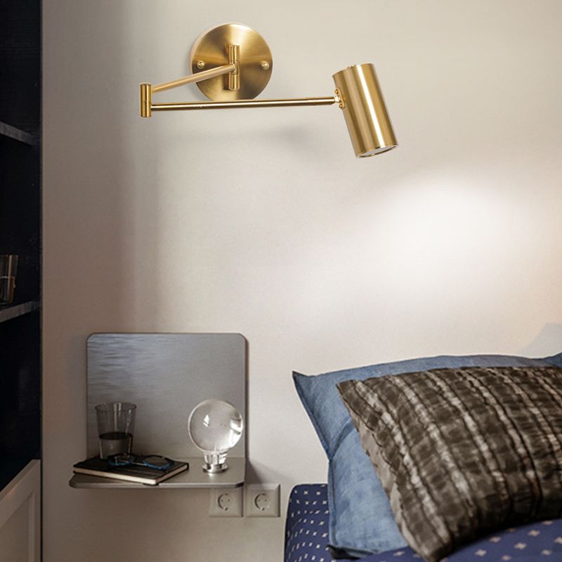 Aria cylindrisk justerbar vägglampa med lampstativ i mässing, sovrum