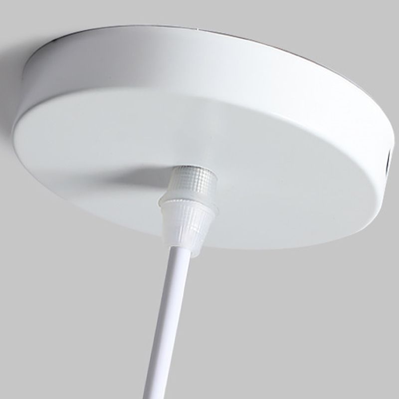 Valentina minimalistisk metalpendel med kasketform, naturligt træ