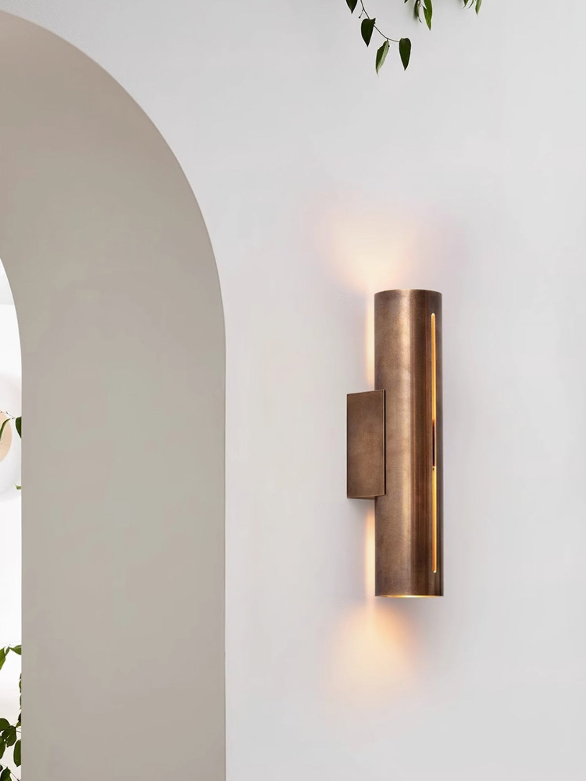 Avsilara moderne minimalistisk cylindrisk væglampe i messing