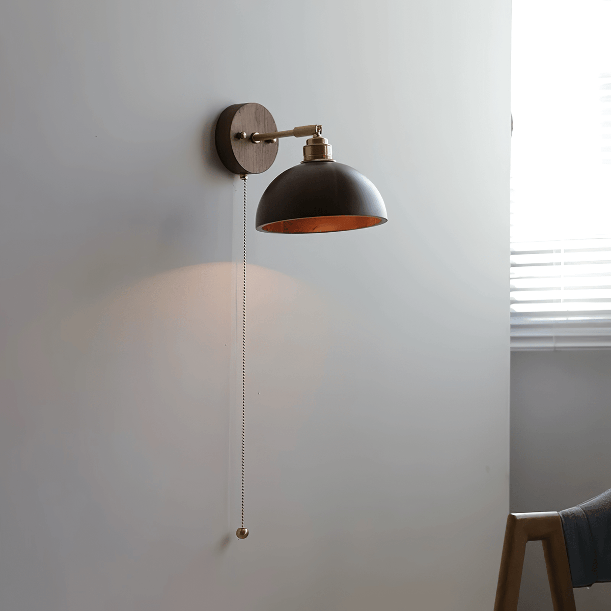 Arsole traditionell elegant vägglampa i mässing med dragströmbrytare