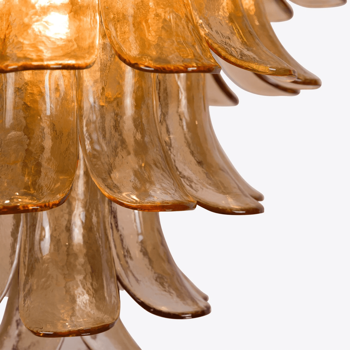 Lykne lysekrone med ravfarvede Murano-glasblade i midcentury-stil