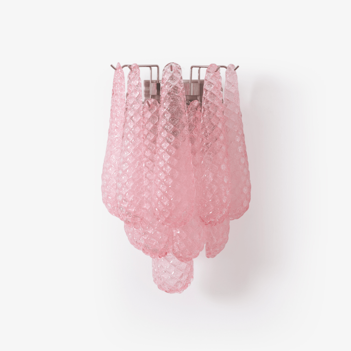 Liorelaria væglampe i pink dråbeformet glas med lagdelt blomstermotiv og kunstnerisk design