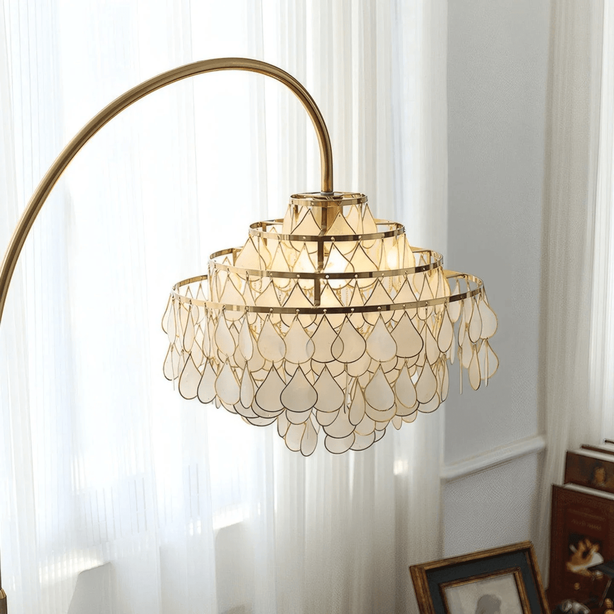 Luksus-gulvlampe med skal Emily