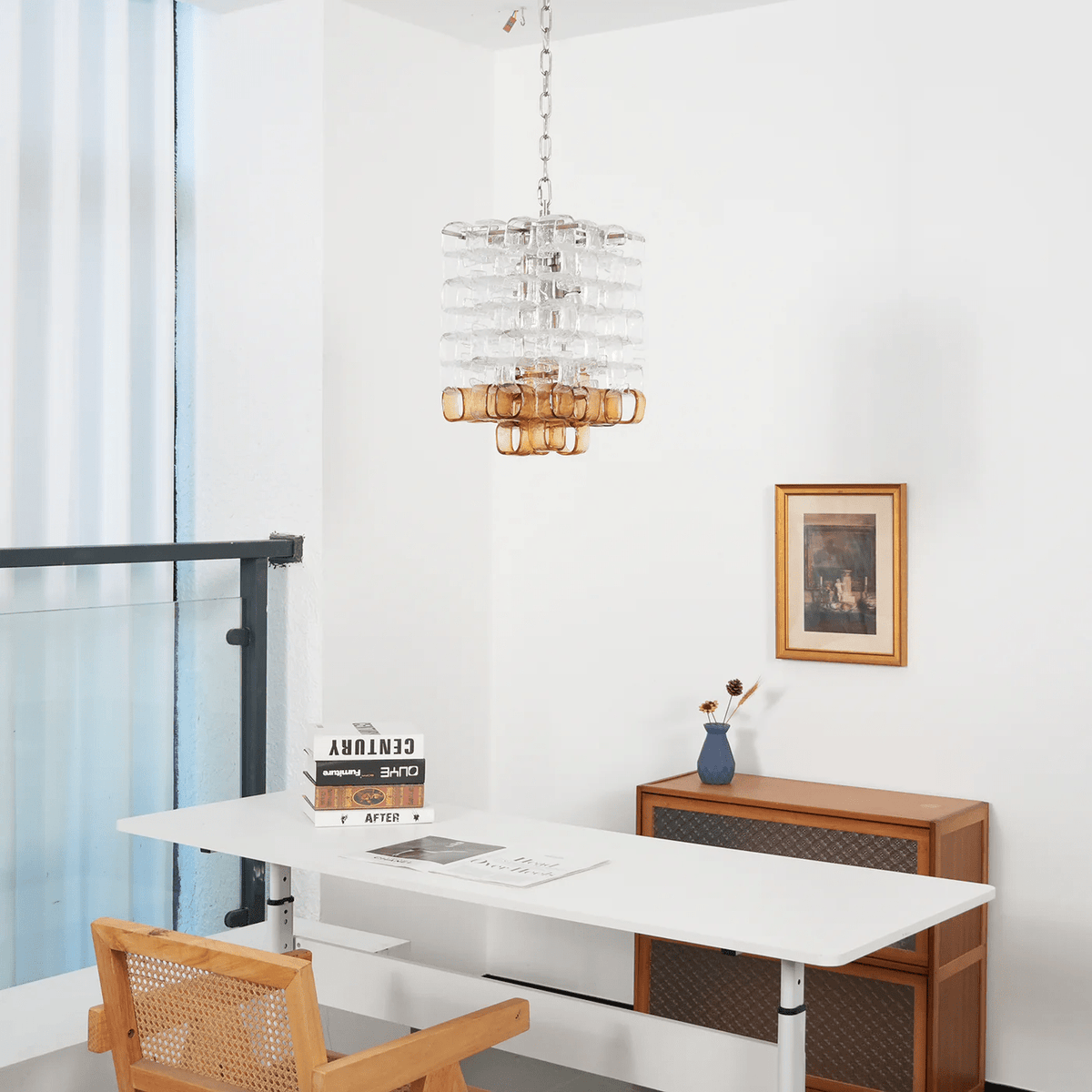 Orielis lysekrone i Murano-glas med sammenflettet geometrisk design