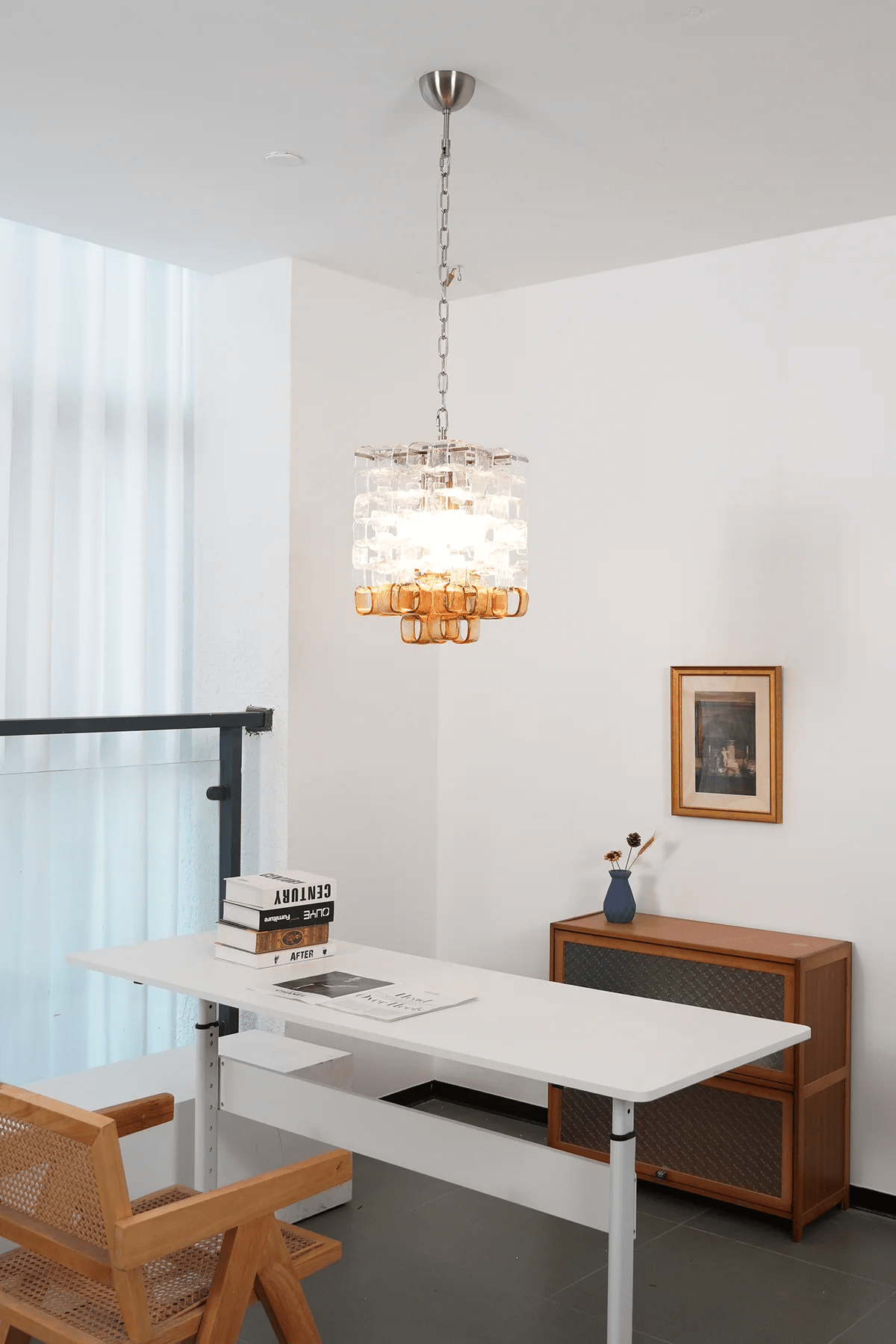 Orielis lysekrone i Murano-glas med sammenflettet geometrisk design