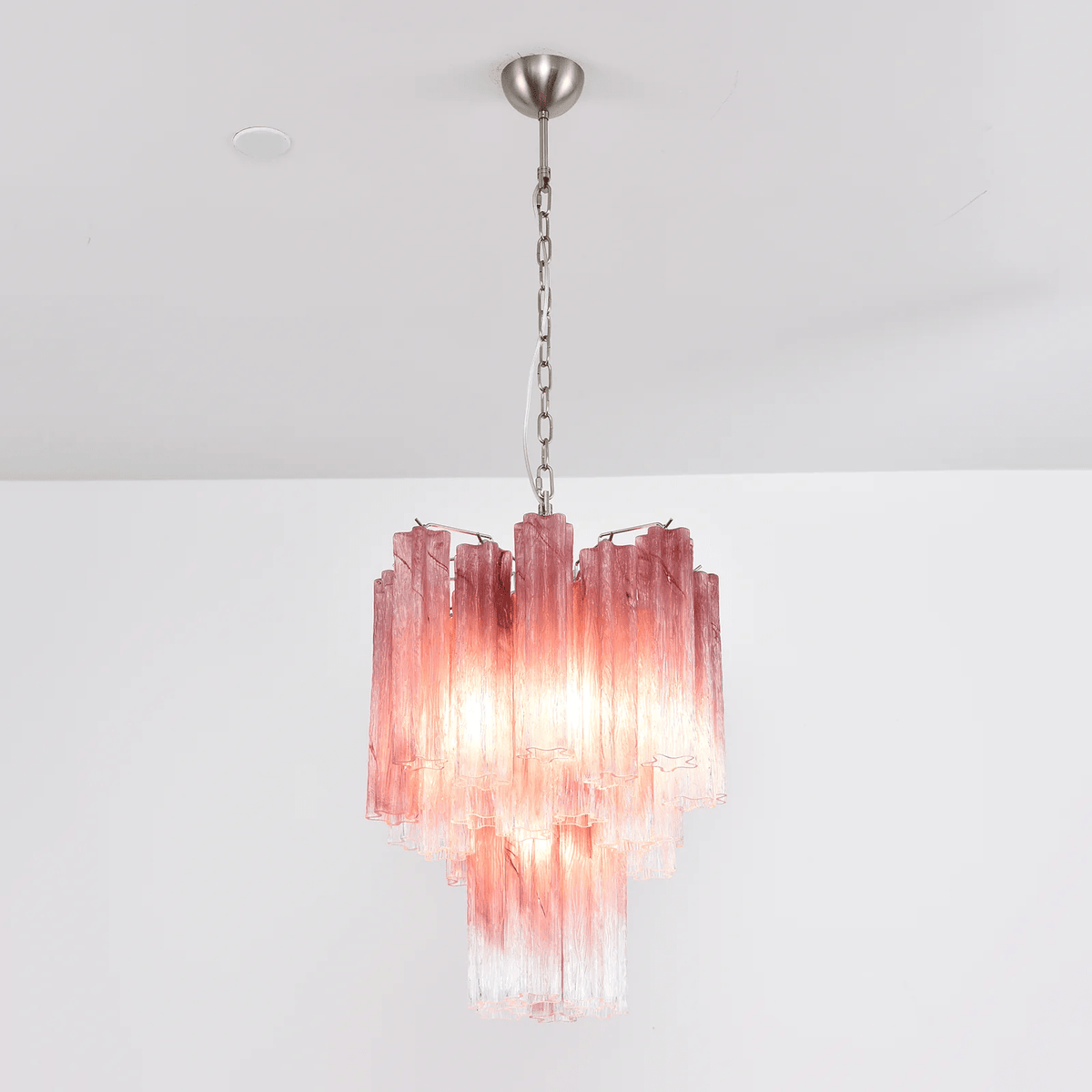 Veluora lysekrone i Murano-glas med rosa gradient og flere niveauer