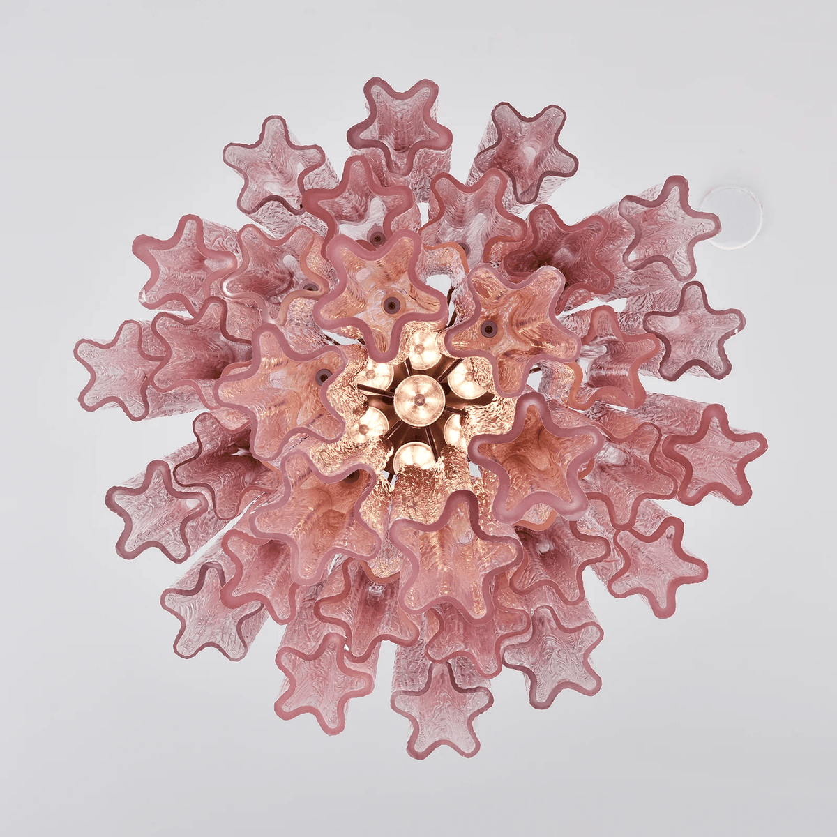 Veluora lysekrone i Murano-glas med rosa gradient og flere niveauer