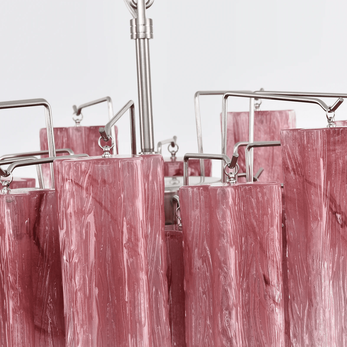 Veluora lysekrone i Murano-glas med rosa gradient og flere niveauer
