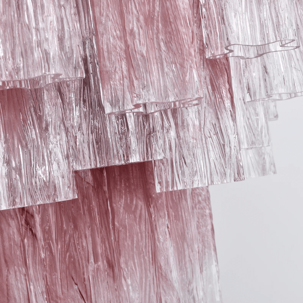 Veluora lysekrone i Murano-glas med rosa gradient og flere niveauer