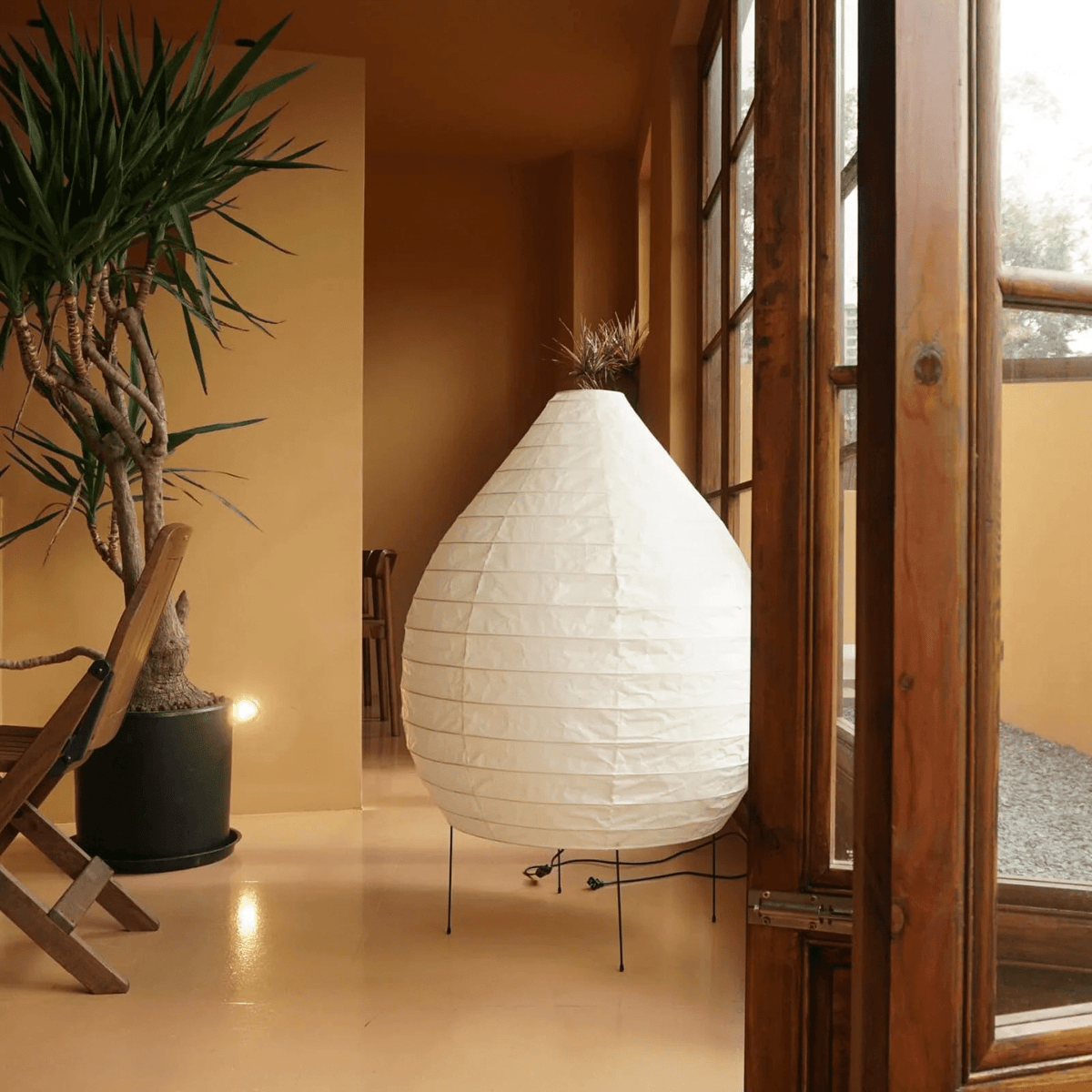 Candeeiro de pé moderno Viraiviella
