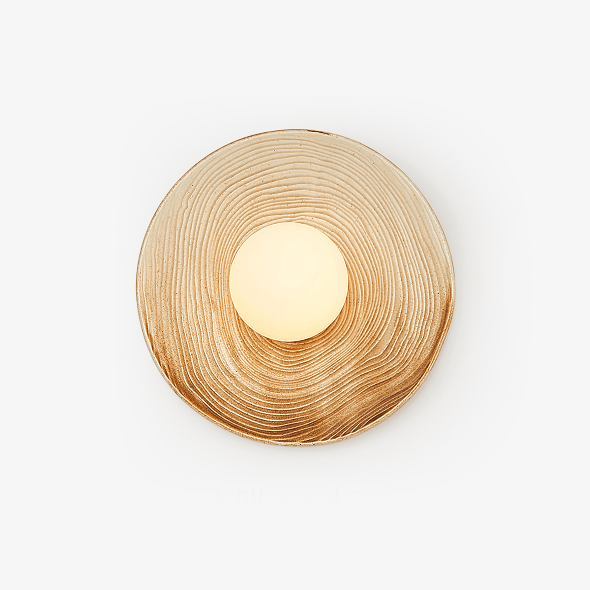 Cerarielle vägglampa i nordisk konststil med keramisk lampskärm