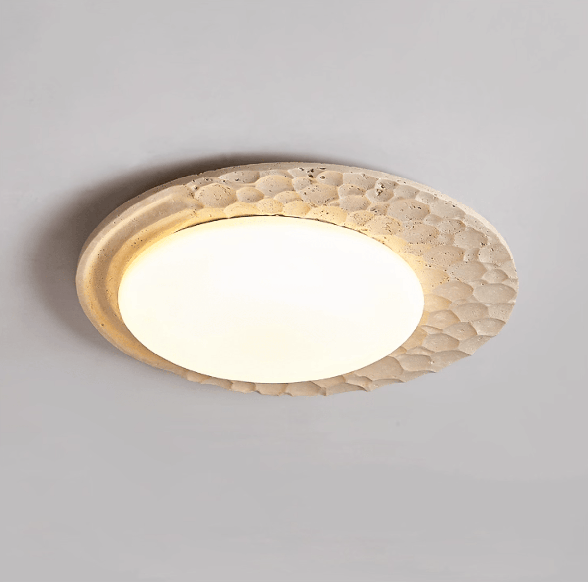 Ivsoris Tekstureret travertinloftlampe