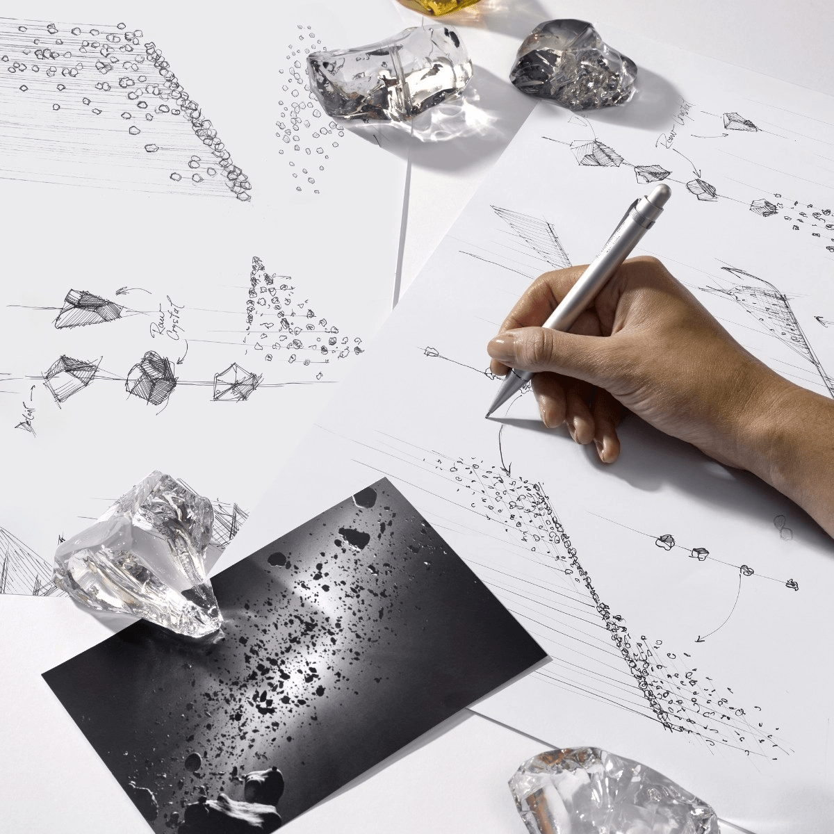 Candeeiro de teto OreStone Grand em cristal de quartzo personalizável