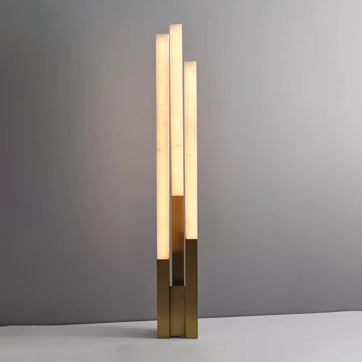 Callisto golvlampa i alabaster
