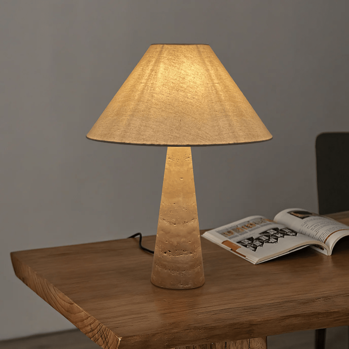 Candeeiro de mesa Tavarette com coluna de travertino