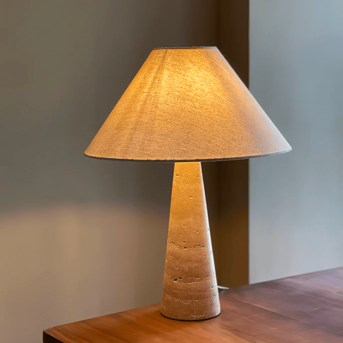 Candeeiro de mesa Tavarette com coluna de travertino