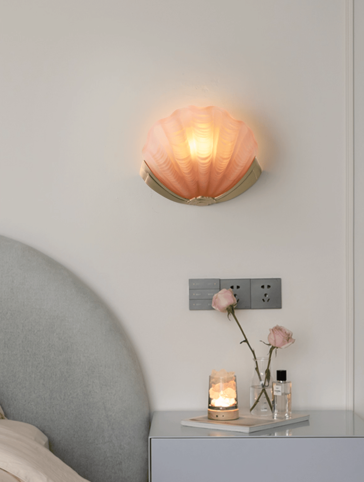Nico art déco-vägglampa i glas med vågig skärm