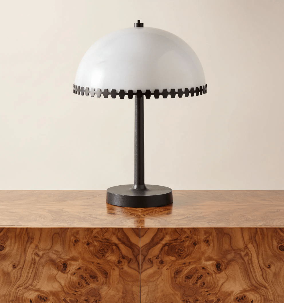 Nuxs elegant bordslampa med alabasterkupol