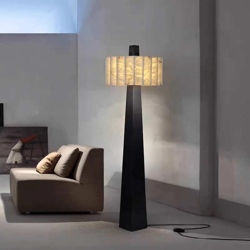 Wolve golvlampa i alabaster med obelisk