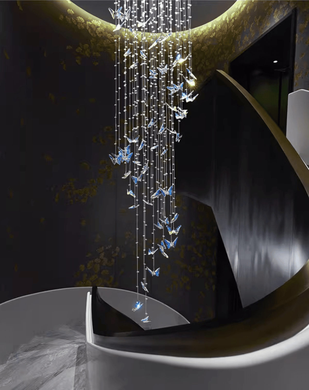 Volans-lysekrone med sommerfugle- og krystalglasdesign