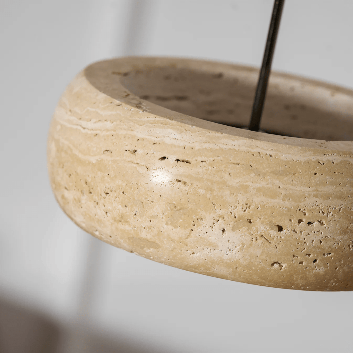 Candeeiro suspenso Donut em travertino