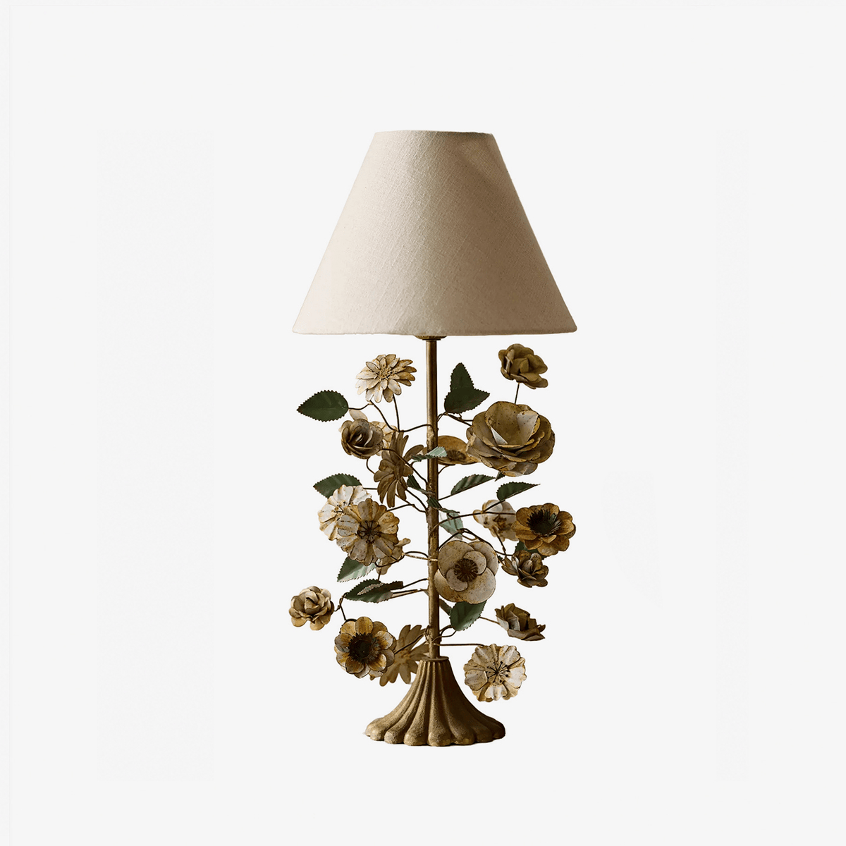 Skulpterad blommig bordslampa i metall