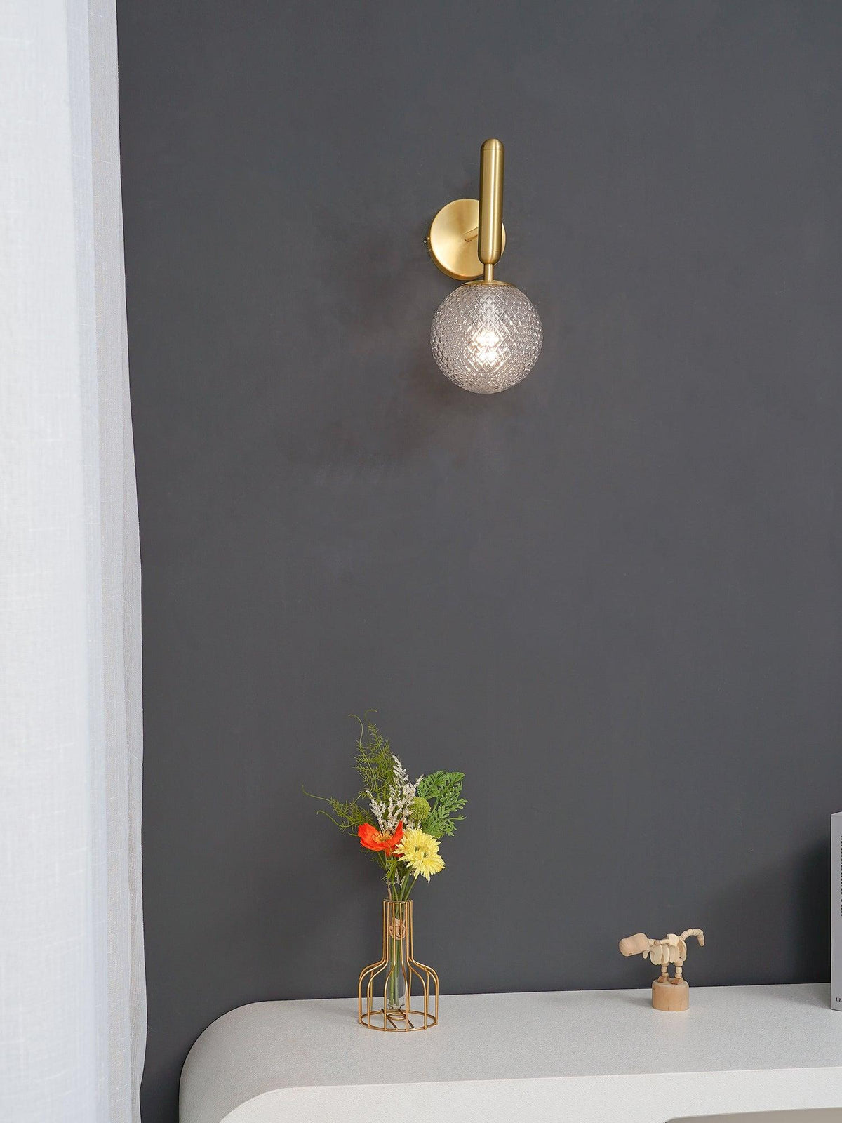 Candeeiro de parede moderno e minimalista em latão Culorara