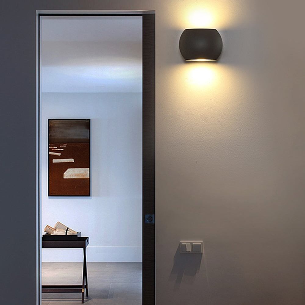Ray minimalistisk geometrisk utomhusvägglampa i metall, svart/grå