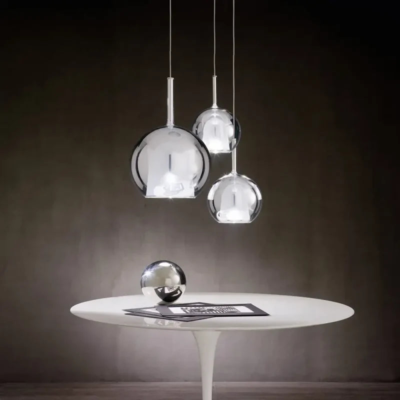 Valentina-riippuvalaisin, lasia, moderni pallomainen, LED, ruokailuhuoneeseen
