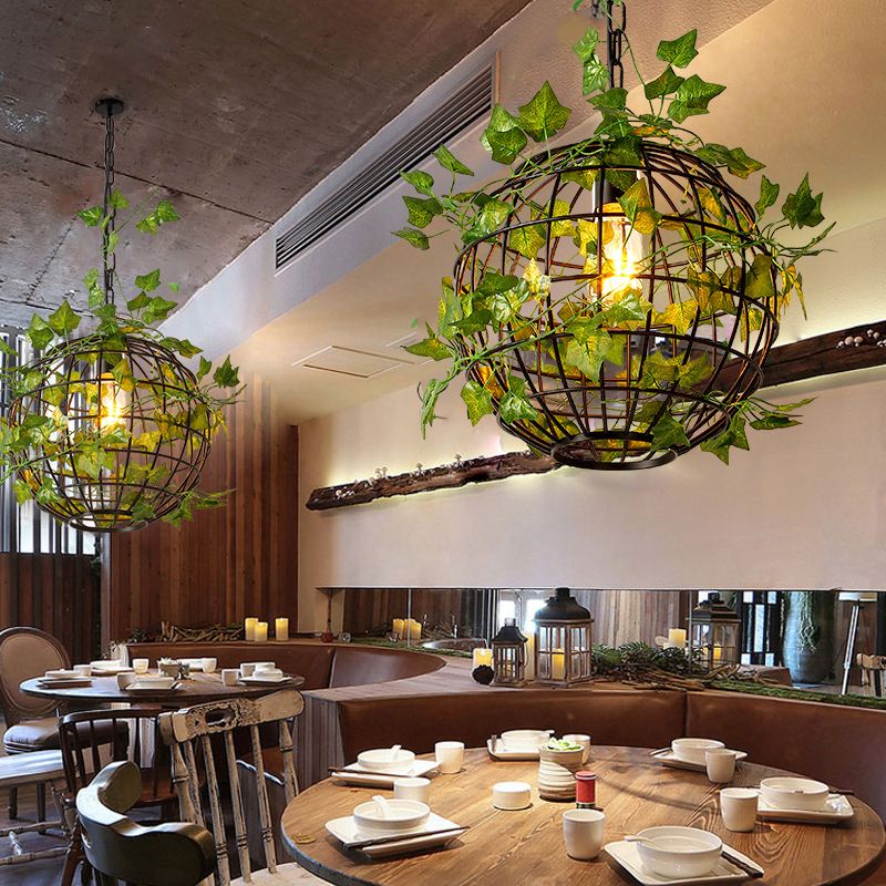 Ritta rustik art deco-globe-pendellampe med plante- og vinrankemotiv