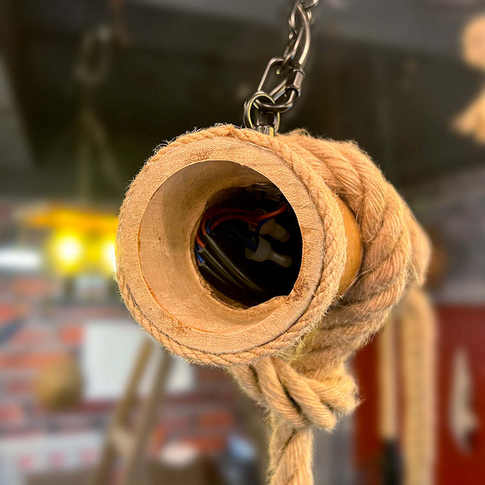 Silva vintage taklampa med 3 ljuskällor i trä och rep