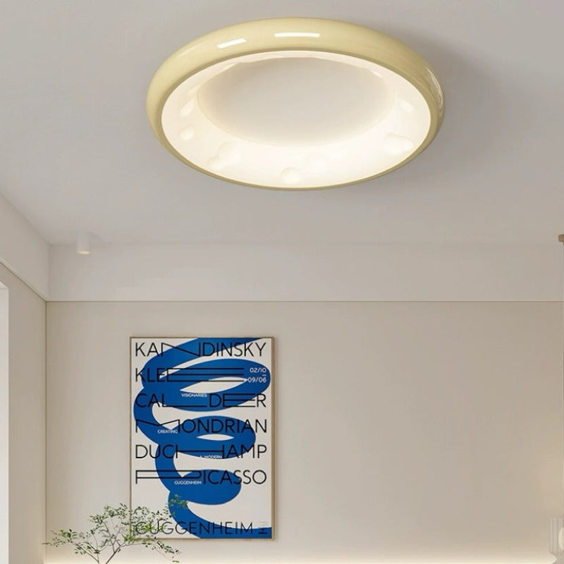 Arisha moderne LED-loftslampe i hvidt metal til soveværelse
