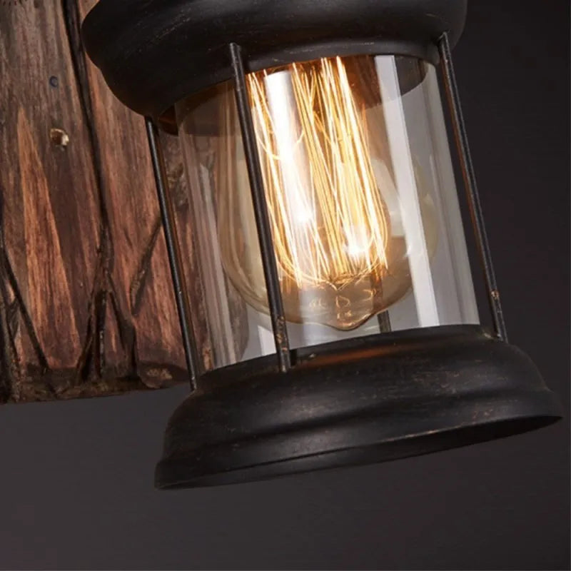 Austin vintage vägglampa i klassisk industriell lanternform, metall
