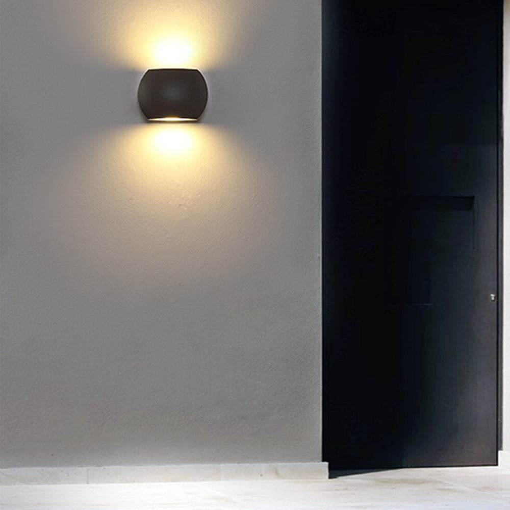 Ray minimalistisk geometrisk utomhusvägglampa i metall, svart/grå
