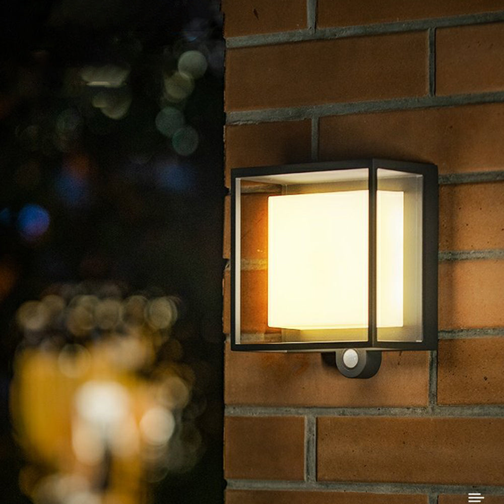 Ray moderni suorakulmainen aurinkoenergialla toimiva ulkoseinävalaisin anturilla, musta