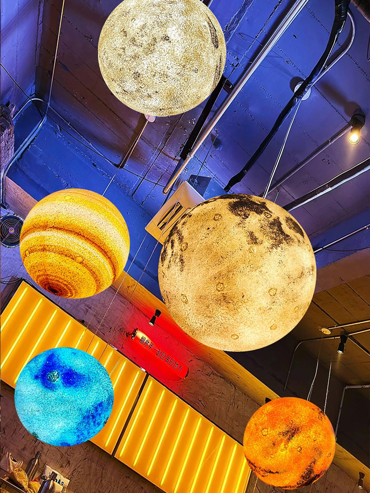 CosmoSphere planetarisk pendellampe