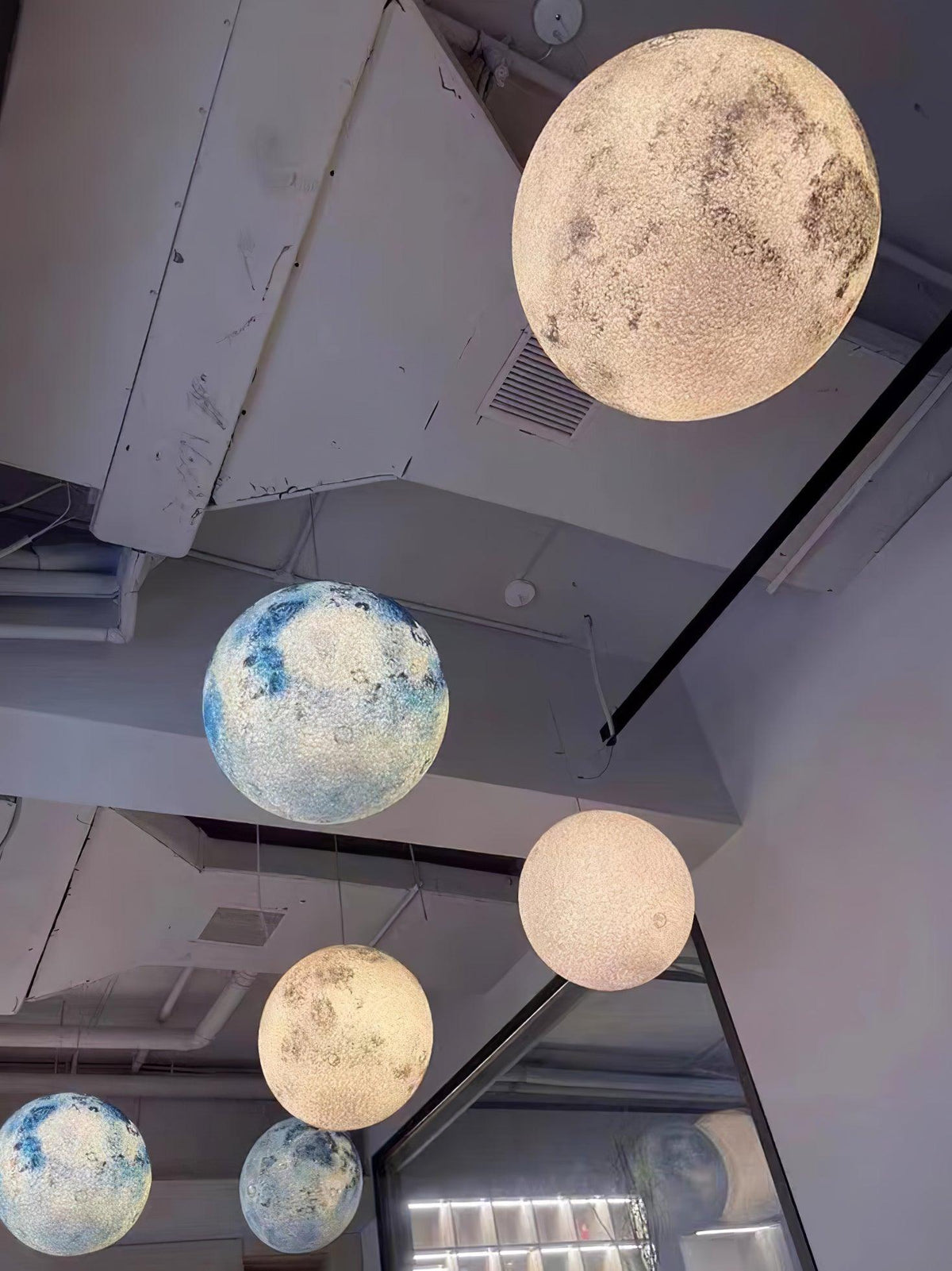 CosmoSphere planetarisk pendellampe