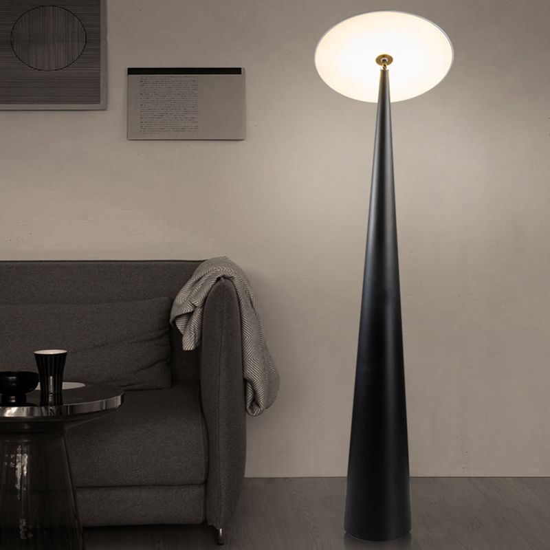 Salgado modern tefatformad golvlampa i metall, svart