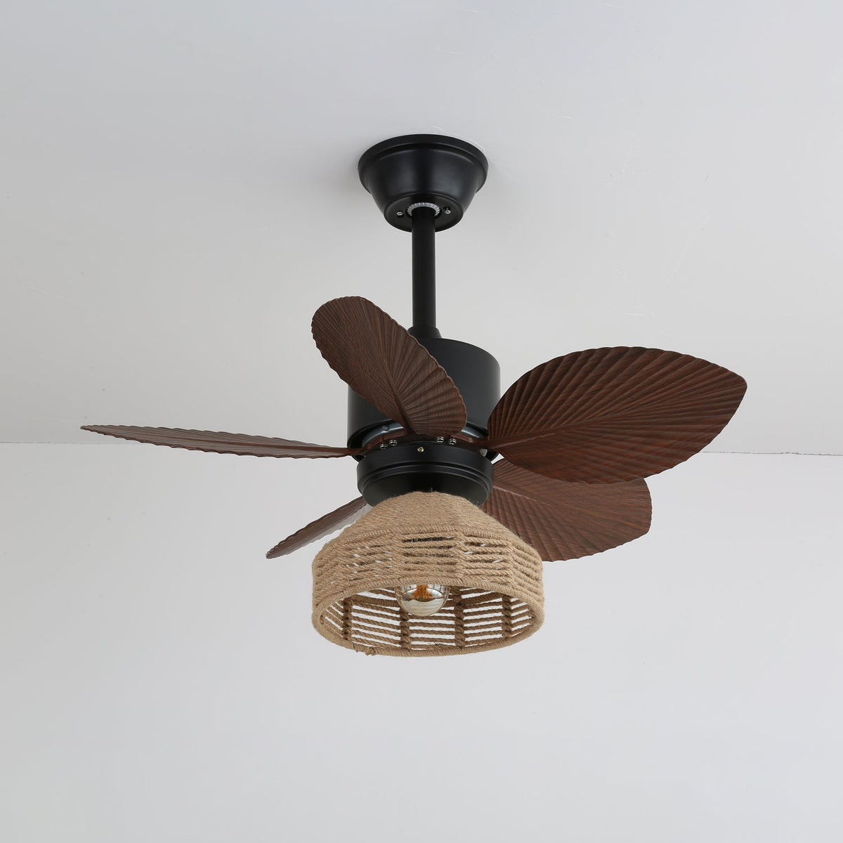 Rivora tropisk loftventilator med rattanlampe
