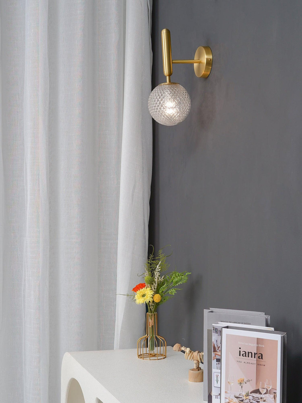 Candeeiro de parede moderno e minimalista em latão Culorara