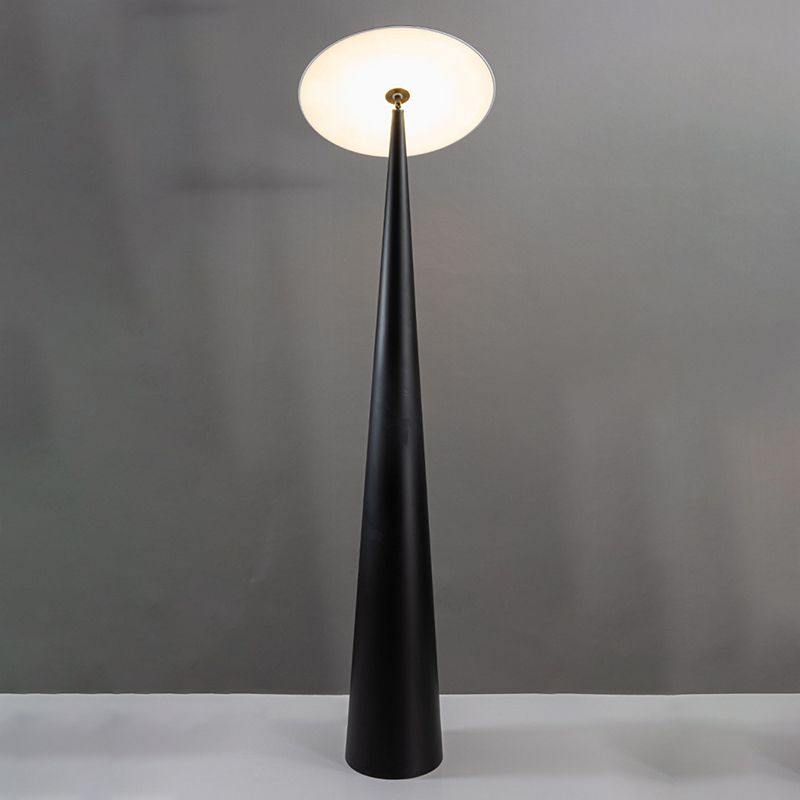 Salgado modern tefatformad golvlampa i metall, svart