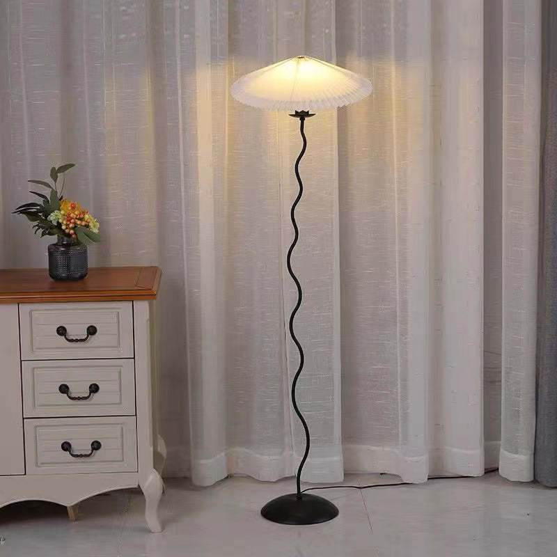 Ritta moderne svampeformet gulvlampe i stof med LED