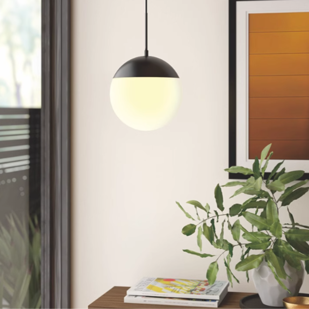 Hallie moderne pendellampe i metal og glas til stuen, spisestuen eller soveværelset