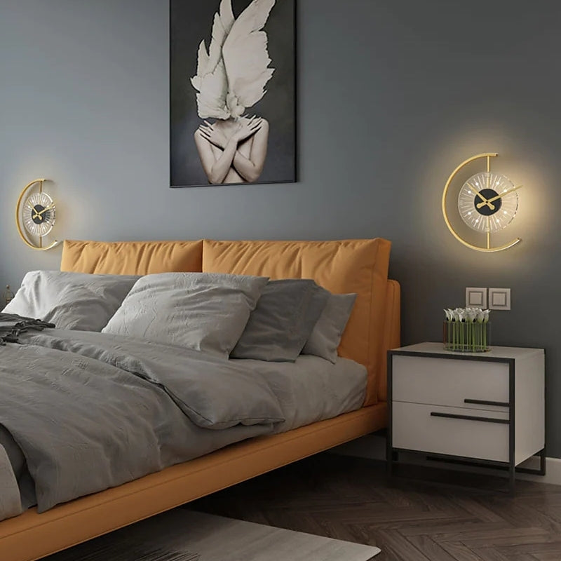 Arisha nútímalegt veggljós úr málmi með klukku og LED-ljósi, svart/gull