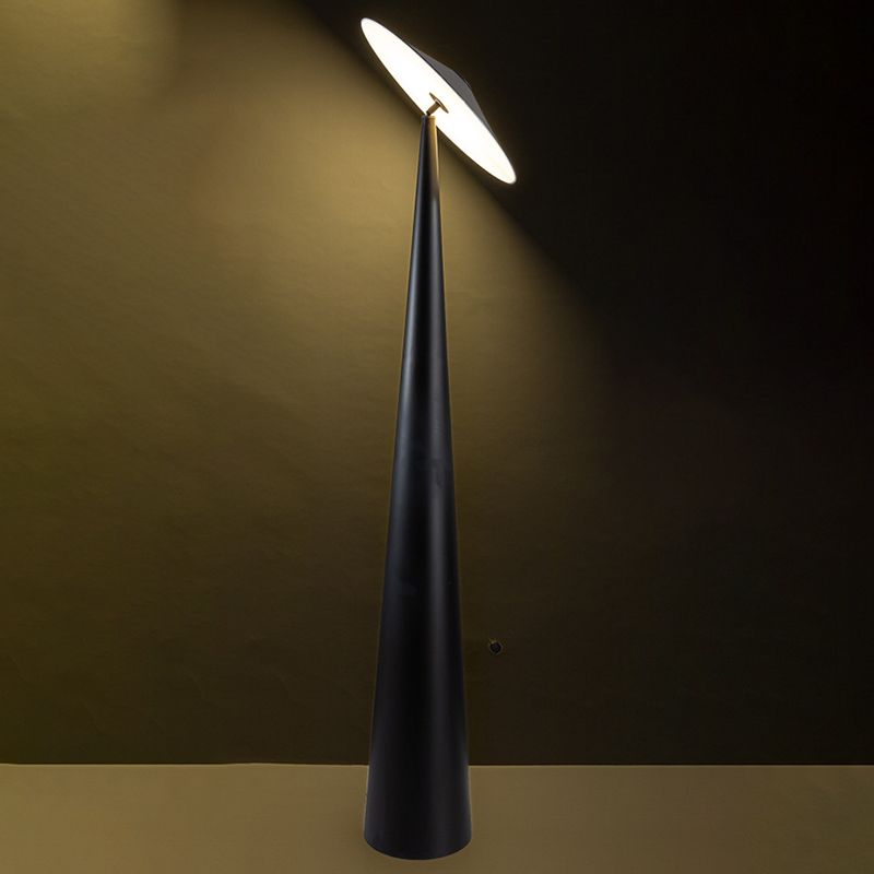 Salgado modern tefatformad golvlampa i metall, svart