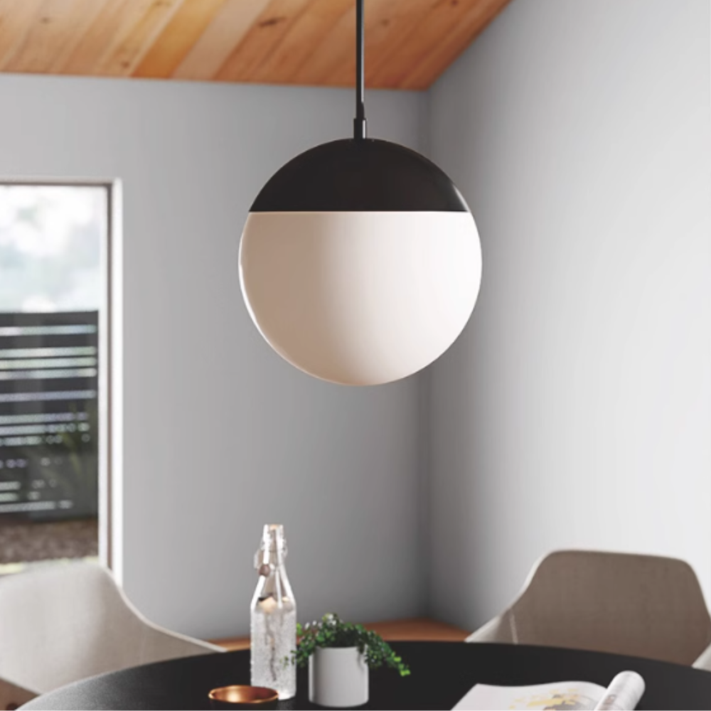Hallie moderne pendellampe i metal og glas til stuen, spisestuen eller soveværelset
