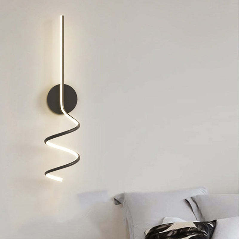 Arisha moderne LED-væglampe med spiralformet kunstmotiv, sort og hvid