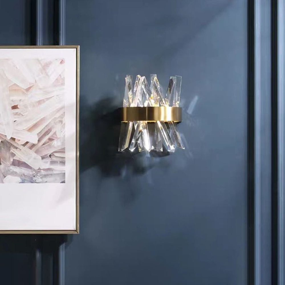 Kristy dekorativ geometrisk vägglampa av kristall/metall, guld